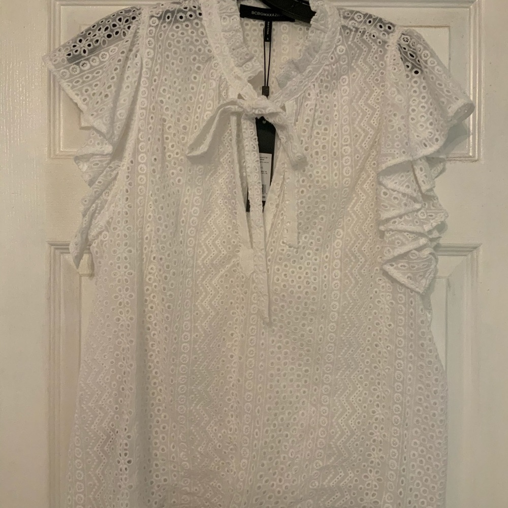 🔥SALE🔥BCBG MaxAzria Flutter Sleeve Top - Picture 4 of 5